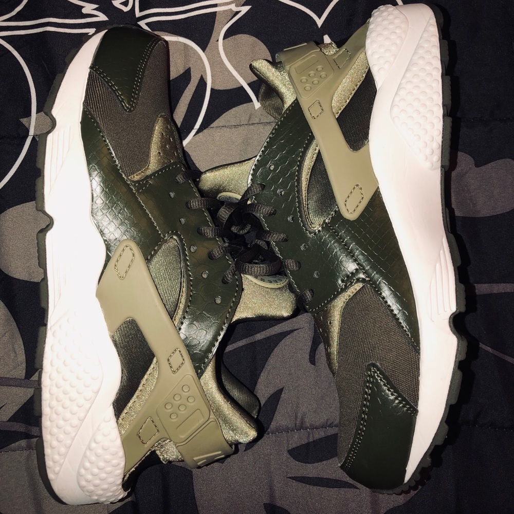 WMNS AIR HUARACHE RUN